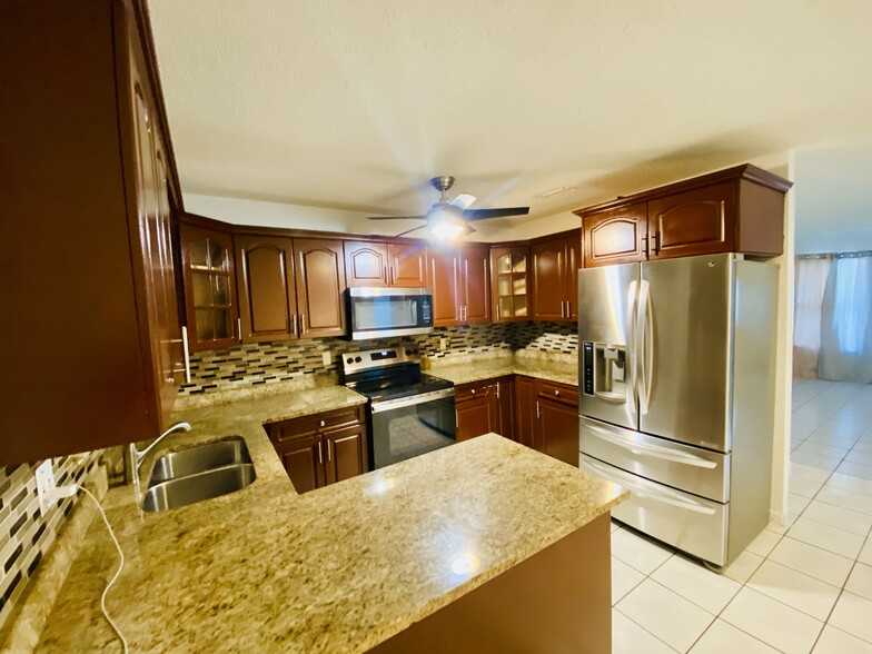 Kitchen - 7486 San Castle Blvd