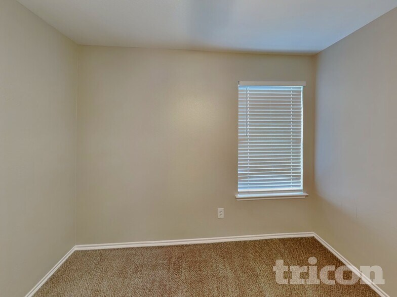 Building Photo - 626 Chapman Dr
