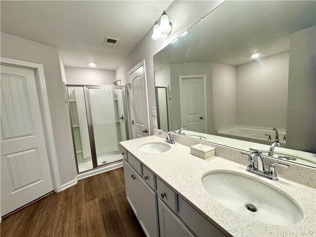 Building Photo - Beautiful Townhome Located at The Borough at Wyndham South!