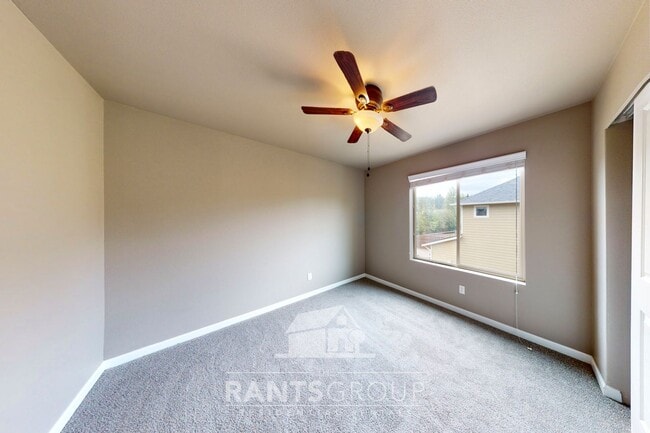 Building Photo - Stylish 3-Bedroom Townhome in Great West Olympia Location