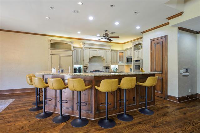 Building Photo - 6520 Twin Oaks Dr