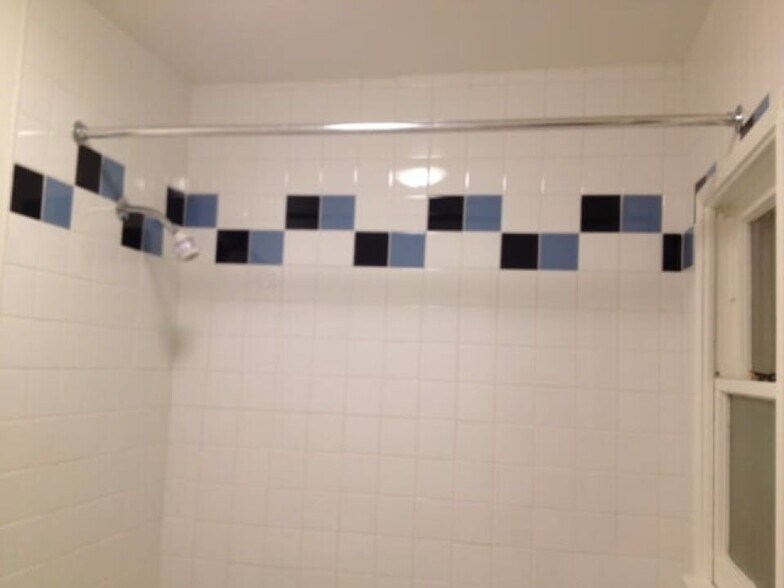 Bathroom tiles - 1314 N Vista St
