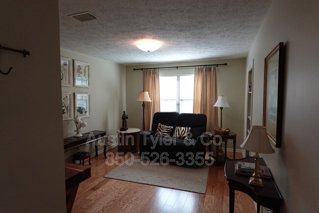 Building Photo - 444 Silver Lake N