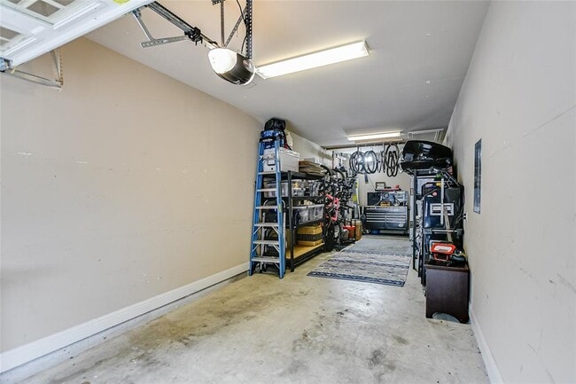 Building Photo - 2516 Amur Dr