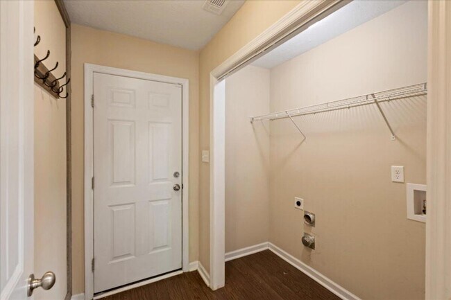 Building Photo - 2121 Grv Lndg Wy