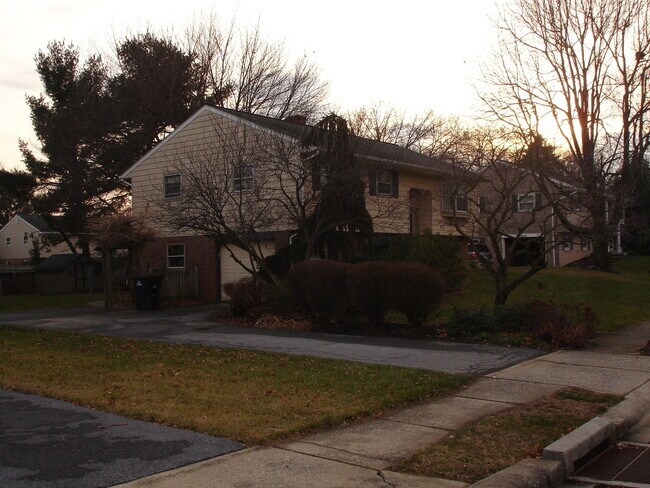 Building Photo - 418 Parkwynne Rd