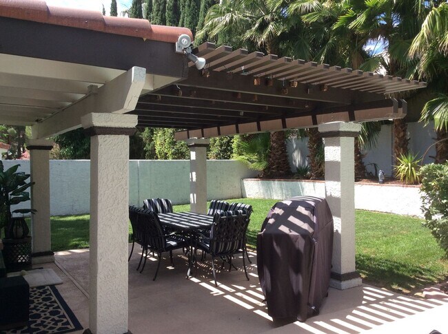 Building Photo - Stunning 2-story home offering 3 bedrooms, 2.5 bathrooms, with Pool