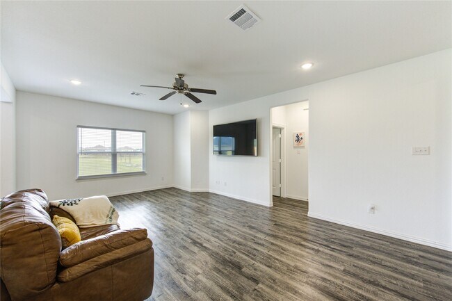 Building Photo - 1088 Rd 5102