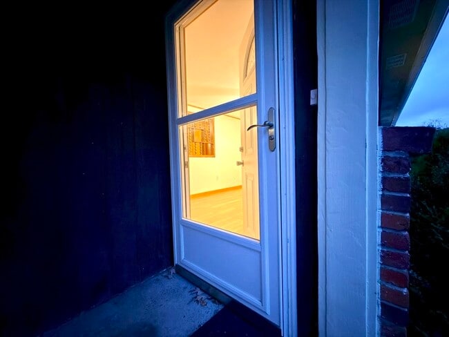 Building Photo - 45 Kinglet Dr