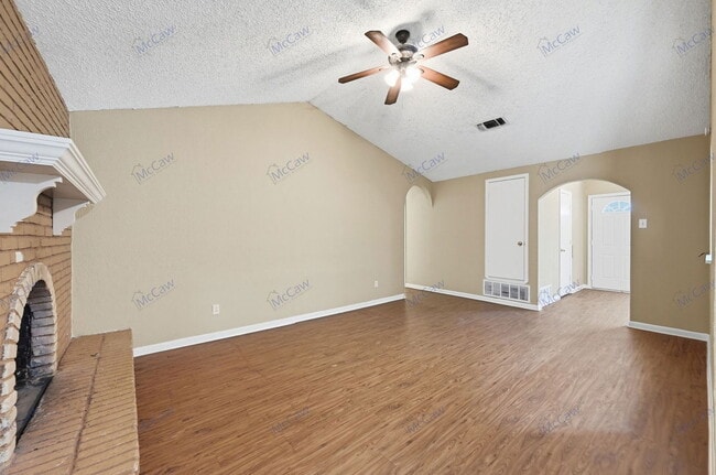 Building Photo - 207 Evelyn St