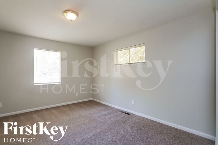 Building Photo - 5779 N Alton Ave