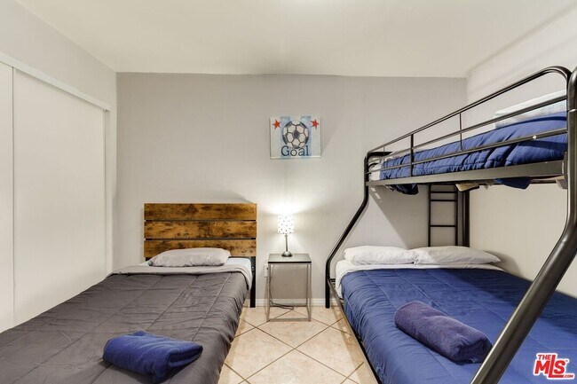 Building Photo - 6659 Amigo Ave