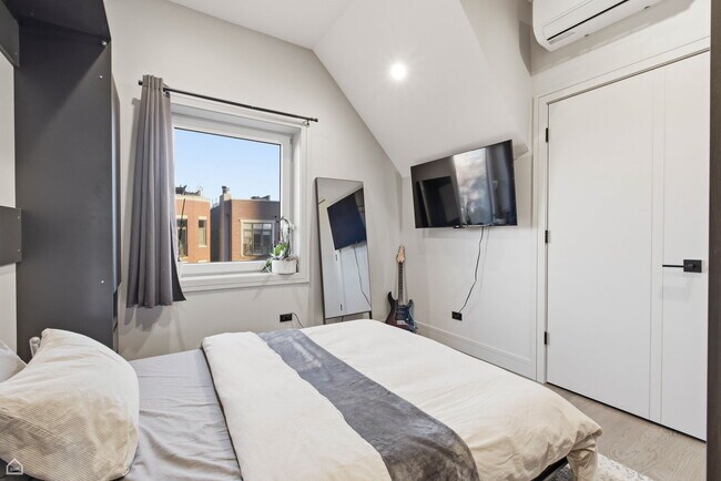 Building Photo - 1236 N Cleaver St