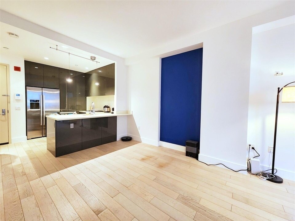 Building Photo - 4415 Purves St