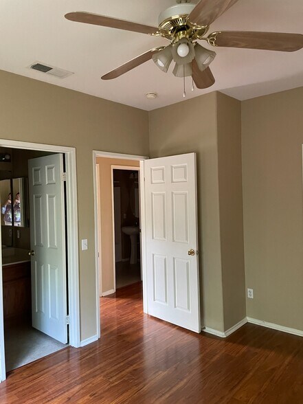 Building Photo - 26460 Arboretum Way