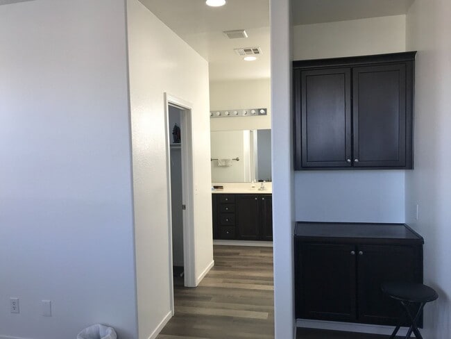 Building Photo - 3 bed/3 bath with Loft  2-story home 89115
