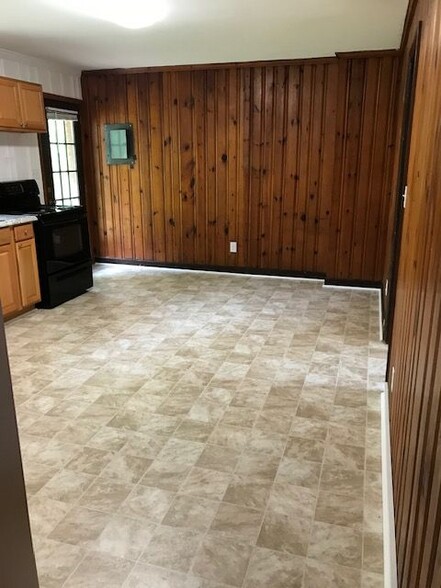 Building Photo - 5615 Lakeside Trl