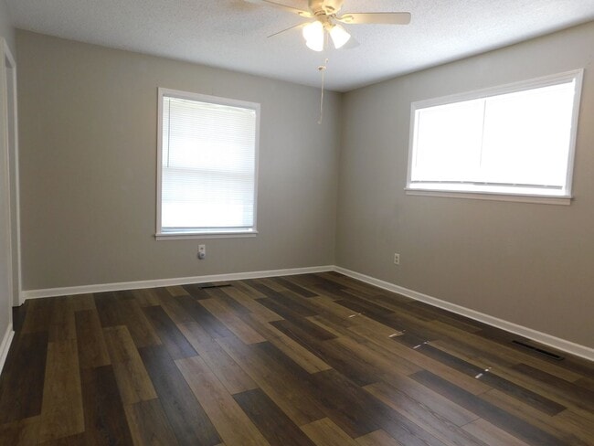 Building Photo - 4 bedroom house Fort Smith