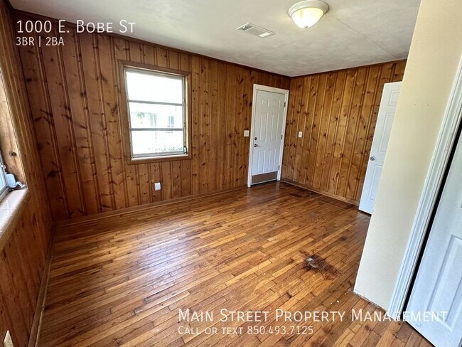 Building Photo - 1000 E Bobe St