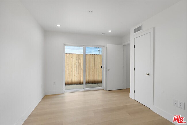 Building Photo - 10963 Calvert St