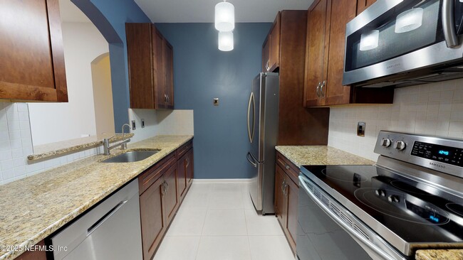 Building Photo - 7990 Baymeadows Cir E