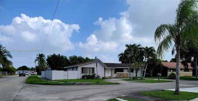 Building Photo - 5205 SW 102nd Pl