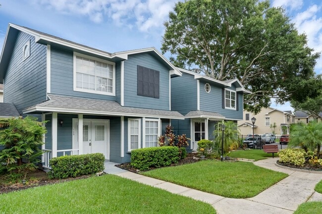 Building Photo - Beautiful 2/2.5 Townhome Near Downtown and...