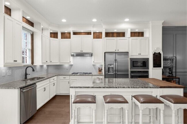 Building Photo - 410 Rose Garden Ln