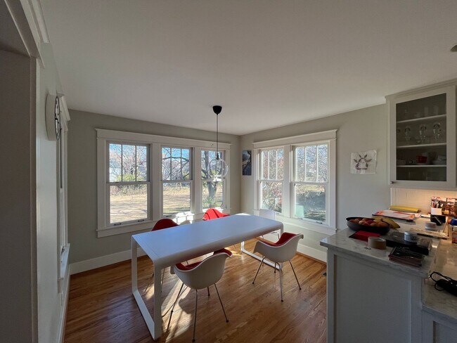 Building Photo - Charming Home in Belmont-Hillsboro Neighborhood, minutes to Vandy and Belmont, Fenced Yard