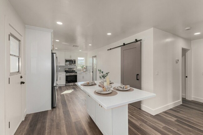 Building Photo - Modern 3-Bed, 2-Bath Home in Downtown Phoenix with Private Yard & Fire Pit