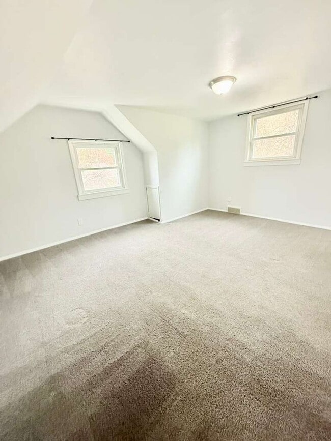 Building Photo - Beautiful and Fully renovated 4bd 2ba house in Penn Hills!