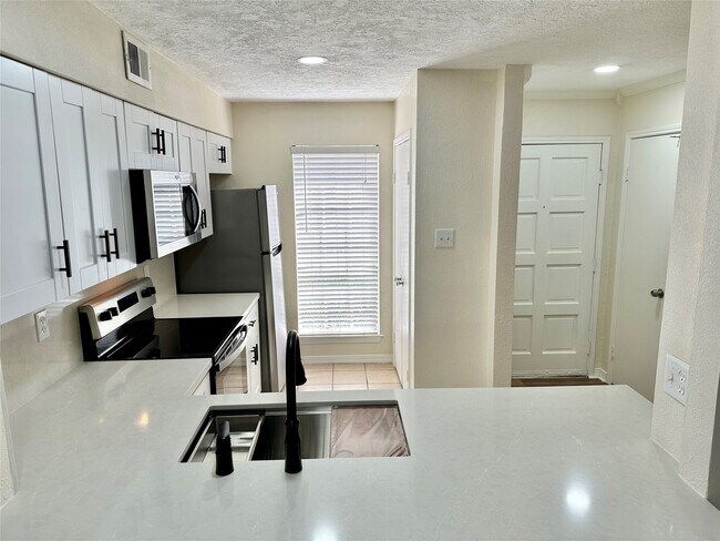 Building Photo - 1715 Moritz Dr