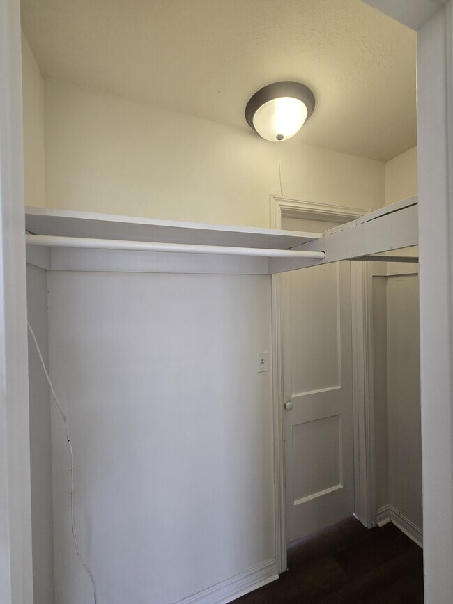 Building Photo - 511 Funston