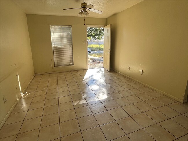 Building Photo - 9434 Tooley Dr