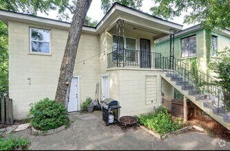 Building Photo - Carriage House apartment, near downtown, w...
