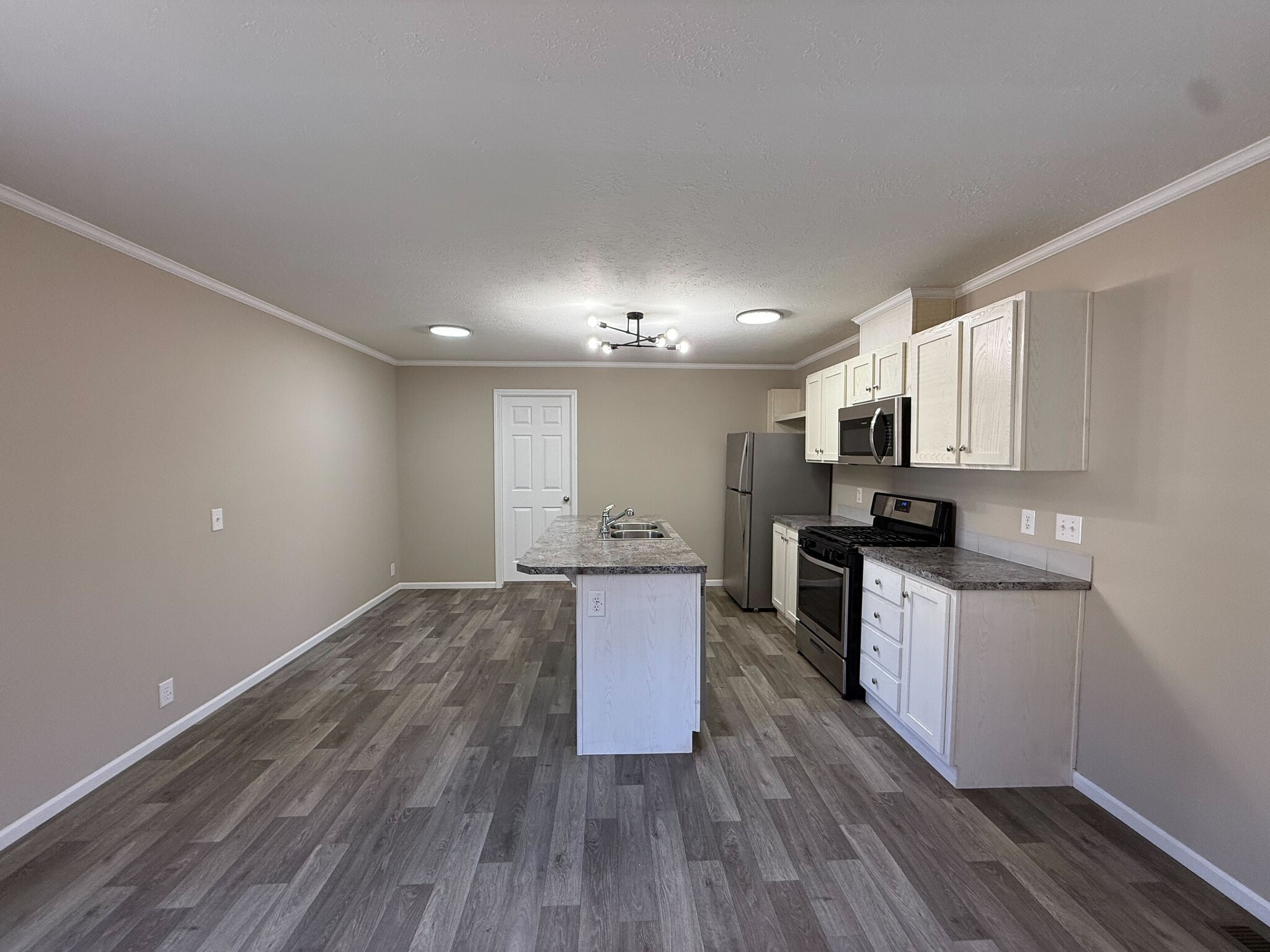 Building Photo - 12501 Apple Ln