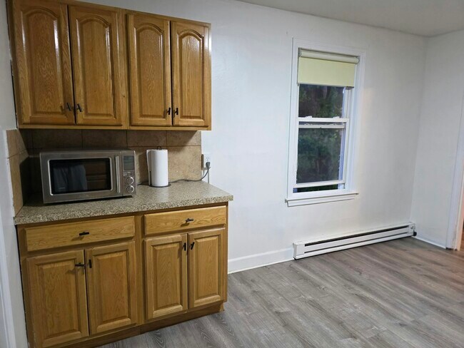 Building Photo - 96 Lockwood Ave
