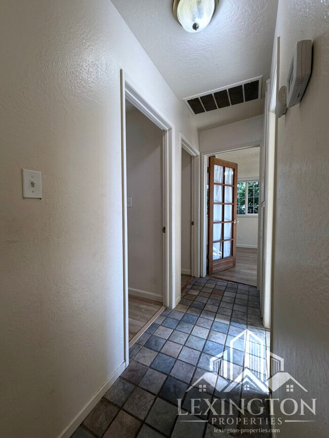 Building Photo - Charming 4-Bedroom Home in Arden-Arcade with Spacious Yard & Convenient Location