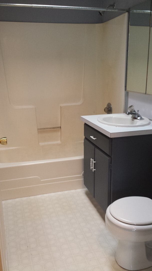 Building Photo - Nice 2 bedroom, 1 bath with yard.