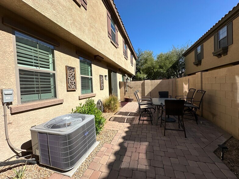 Building Photo - 8111 W Lynwood St