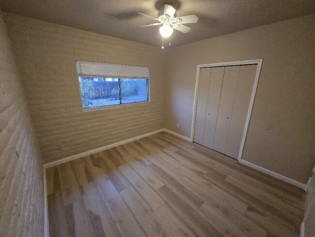 Building Photo - 1609 N Louis Ln
