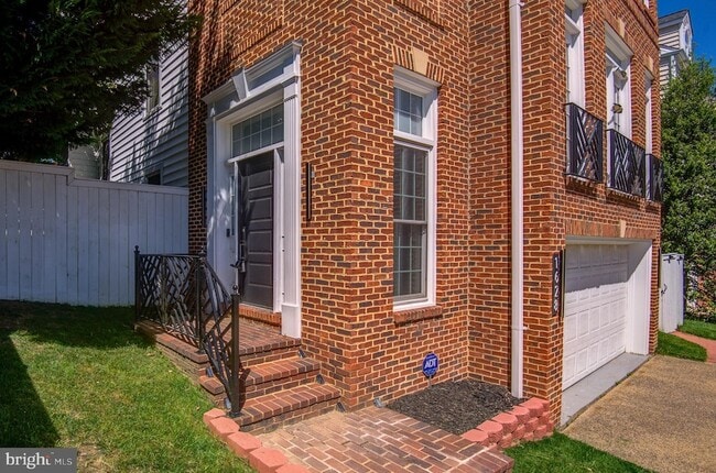 Building Photo - 1628 Great Falls St