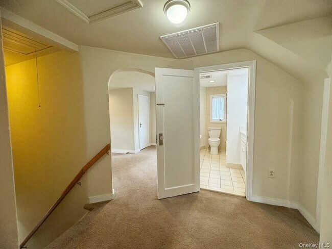 Building Photo - 5 Hall Ave