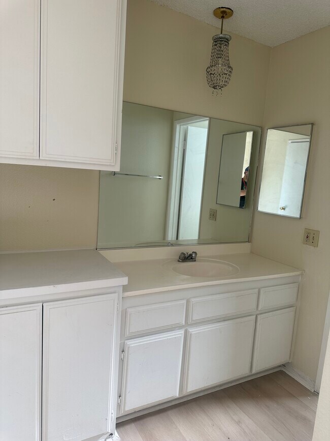 Building Photo - 15524 Sherman Way