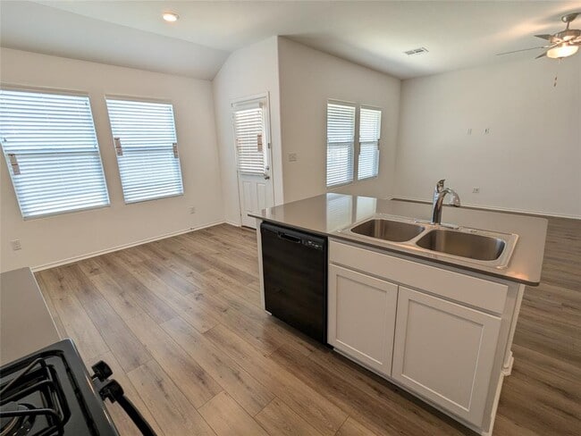 Building Photo - 400 Sebring Cir