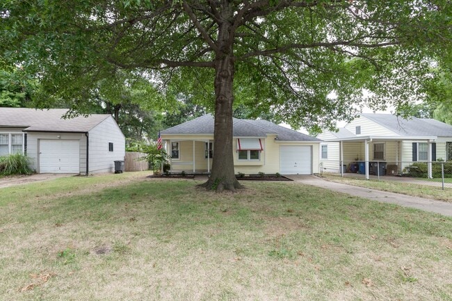 Building Photo - Beautiful 2 Bedroom, 1 Bath Home Coming Soon!
