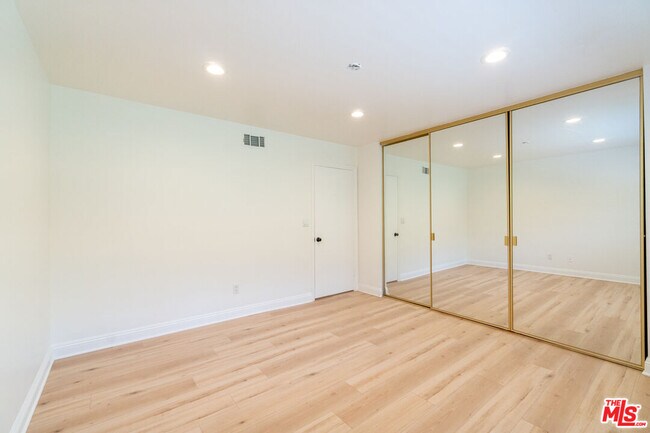 Building Photo - 4220 Towhee Dr