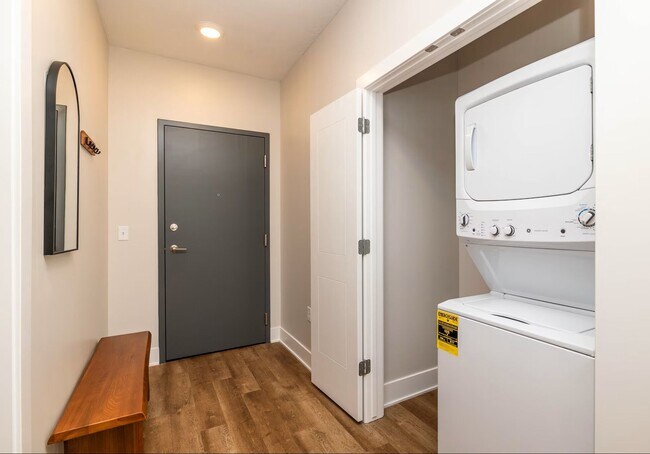 Building Photo - One Bed/One Bath - Poppy