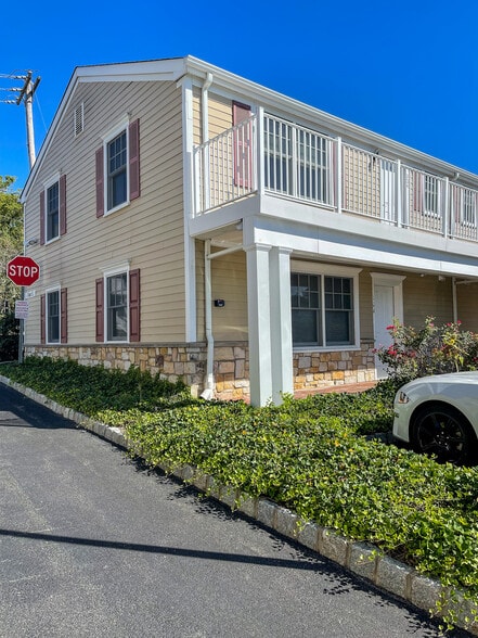 Building Photo - The Village Green at Annandale