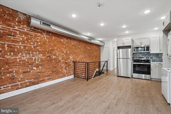 Building Photo - 2534 S 61st St